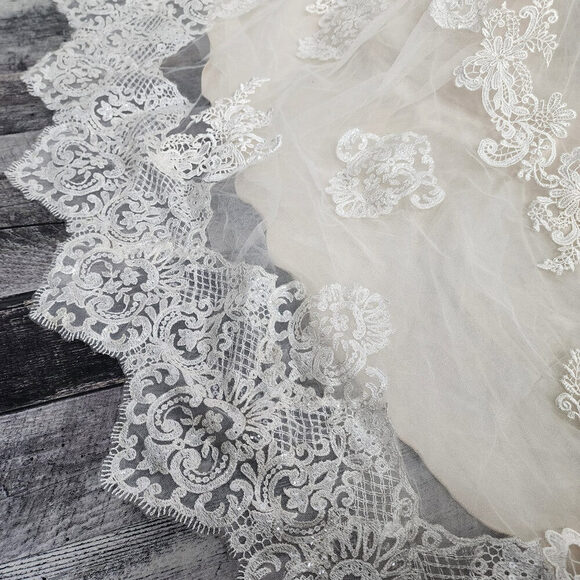 Allure Bridals 9407 Ivory Lace Mermaid Wedding Gown Size 1x-2x - Picture 6 of 11